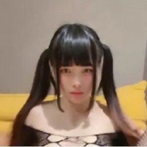 美少女道具放飞自我：尤物双马尾连体网袜1V1.03GB百度盘